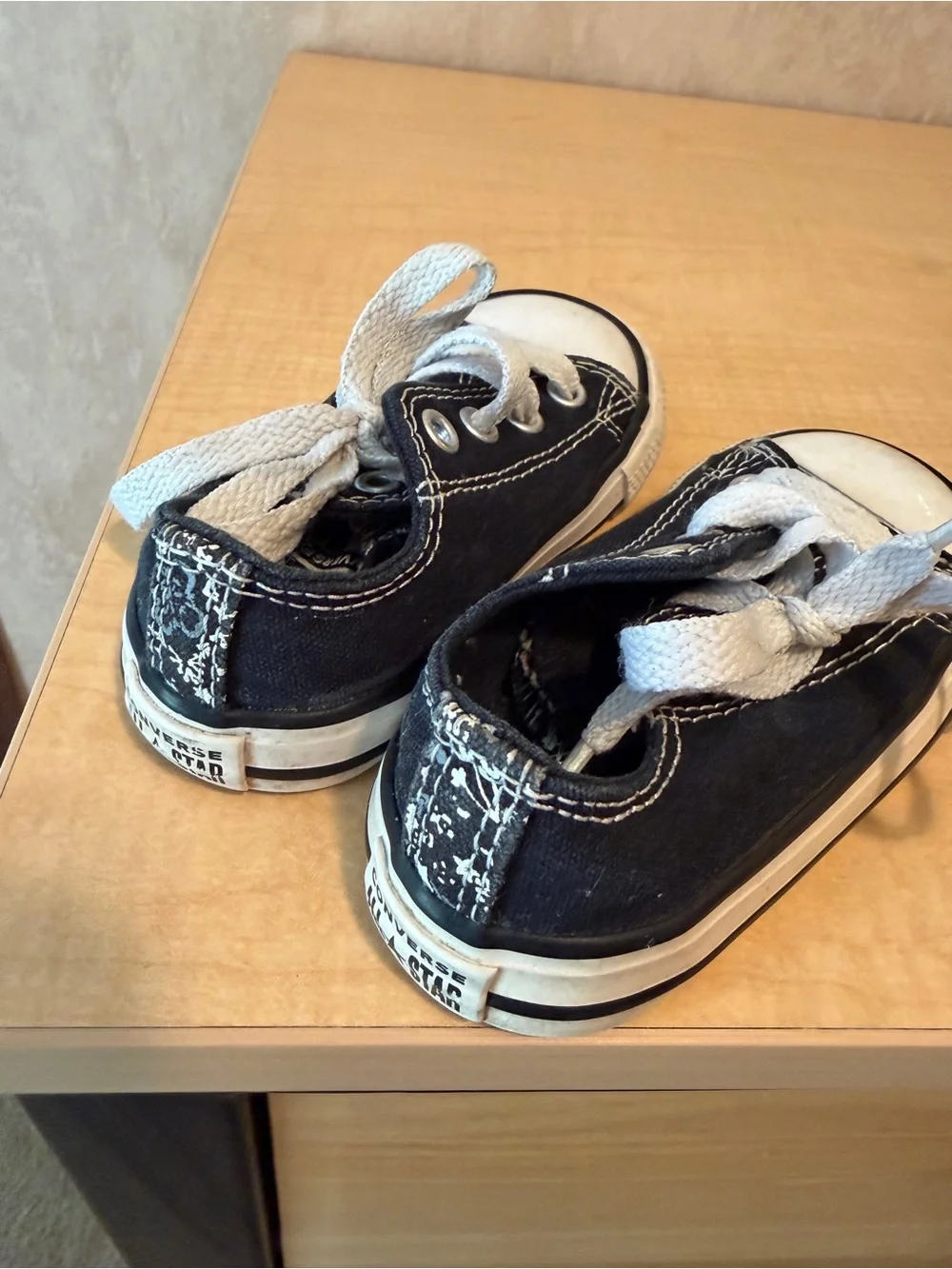Converse iconic low